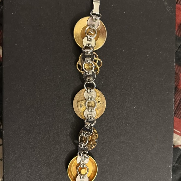 Beautiful Vintage button bracelet. Fits small wrist.  picture with measurement. - Picture 5 of 5